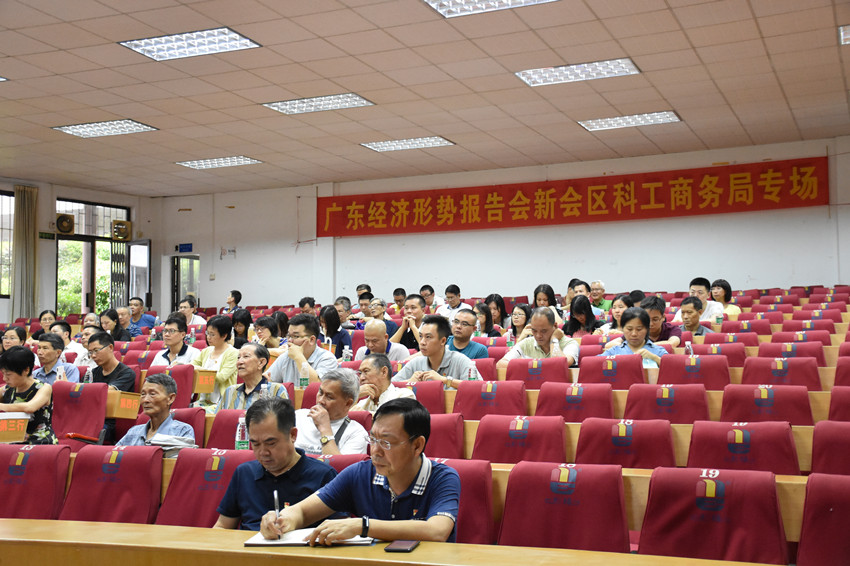 讲座相片2 (1).jpg